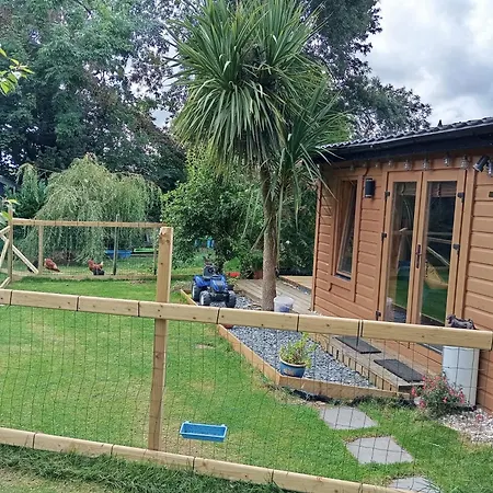 Adventure Retreat 'the Cabanne' No Shower Hébergement de vacances